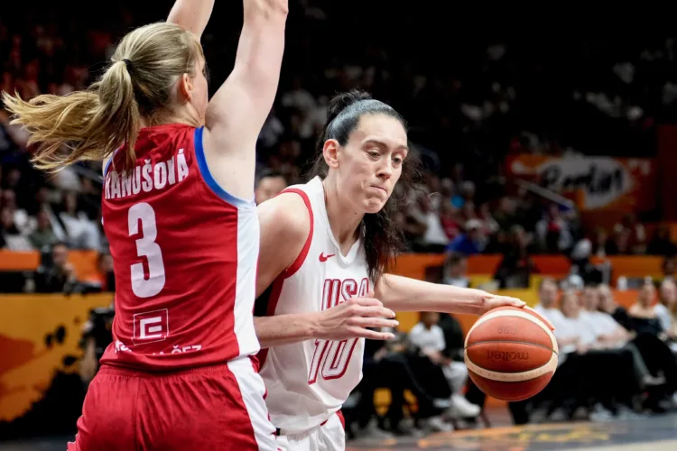 Stewart embraces pressure for U.S. women’s team